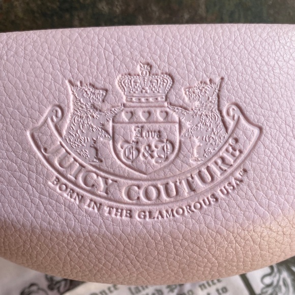 Juicy Couture Pink Hard Clamshell Large Sunglass Case with Cleaning Cloth. - Picture 2 of 7